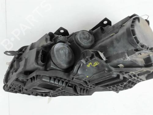 Right headlight VW GOLF VI (5K1) 2.0 TDI | BP29976529C29 