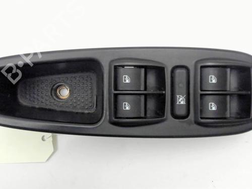 Used Left front window switch FIAT 500L (351_, 352_) 1.3 D Multijet (199LXY1A, 199LXY11) (84 hp) 30548010