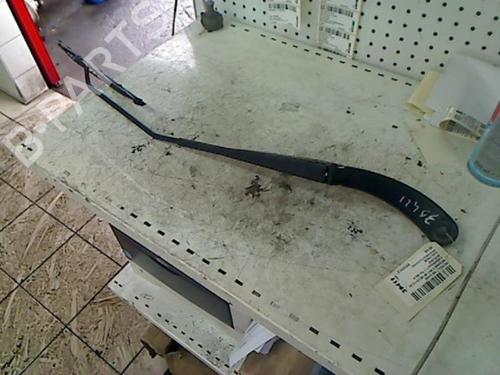 Used Front windshield wiper arm RENAULT MEGANE II (BM0/1_, CM0/1_) 1.4 16V (BM0B, CM0B) (98 hp) 20413516