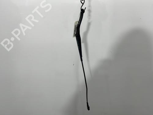 Used Front windshield wiper arm FIAT LINEA (323_, 110_) 1.3 D Multijet (323AXB11, 323AXB1A) (90 hp) 30941357