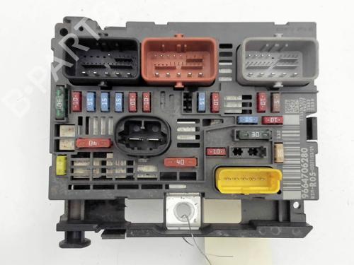 Used Fuse box CITROËN C4 I (LC_) 1.4 16V (88 hp) 30308162