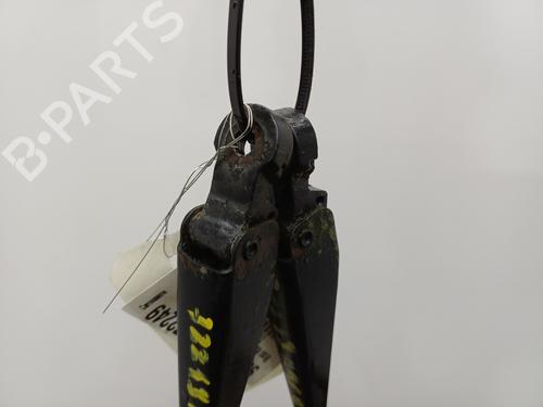 Used Rear windshield wiper arm Rear windshield wiper arm VW TRANSPORTER T4 Bus (70B, 70C, 7DB, 7DK, 70J, 70K, 7DC, 7DJ) 2.5 TDI (102 hp) 22103864 22103864