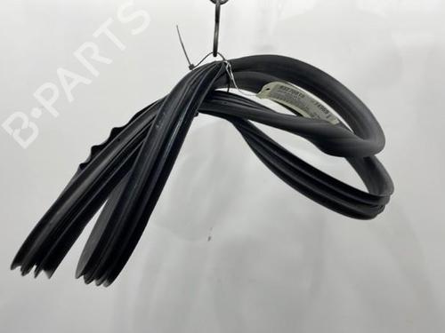 Used Rubber door seal RENAULT TWINGO III (BCM_, BCA_) 1.0 SCe 65 (BCMJ) (65 hp) 20394948