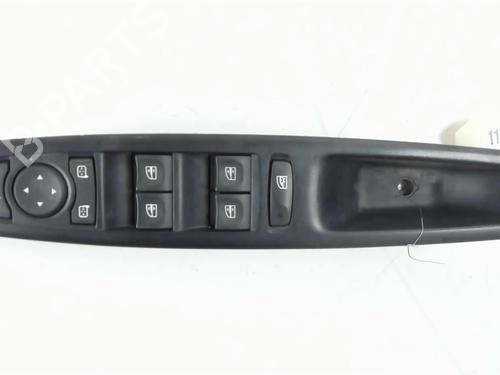 Used Left front window switch RENAULT MEGANE III Grandtour (KZ0/1) 1.5 dCi (KZ09, KZ0D, KZ1G, KZ29, KZ14, KZ1W, KZ10, KZ1F,... (110 hp) 32138805