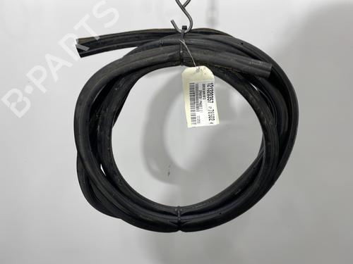 rubber-door-seal-mercedes-benz-sprinter-2-t-van-b901-b902-1995-1996-1997-1998-1999-2000-2001-2002-2003-2004-2005-2006-32428705 main image