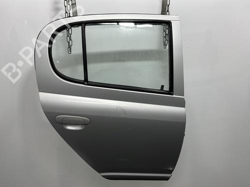 Dør høyre bak TOYOTA YARIS (_P1_) 1.4 D-4D (NLP10_, NLP10R) (75 hp) 30603057