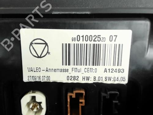 display-monitor-citroen-c4-cactus-2014-23779139 main image