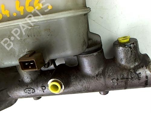 Used Brake master cylinder HYUNDAI SANTA FÉ I (SM) 2.0 CRDi 4x4 (125 hp) 20425707