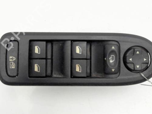 Mando elevalunas delantero izquierdo CITROËN C5 III Break (RW_) 2.0 HDi (136 hp) 30547417