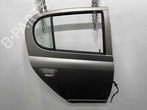 Używane Drzwi tylne prawe TOYOTA YARIS (_P1_) 1.0 (SCP10_, SCP10R) (65 hp) 28498738