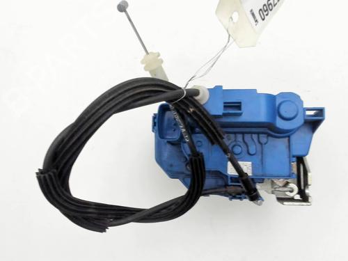 front-right-lock-fiat-500l-351_-352_-2012-30689119 main image