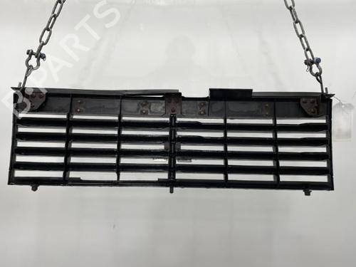 Used Grille MITSUBISHI PAJERO I (L04_G, L14_G) 2.5 TD (L044G, L049G) (95 hp) 22102776