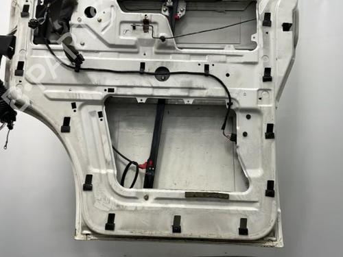 Right front door VW TRANSPORTER T4 Van (70A, 70H, 7DA, 7DH) 2.5 TDI | BP20440299C3