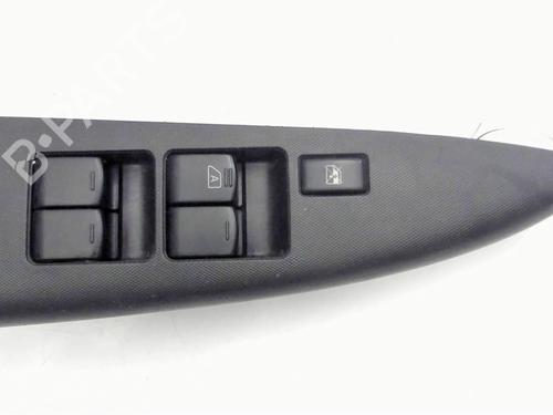 Mando elevalunas delantero izquierdo NISSAN NOTE (E11, NE11) 1.4 (88 hp) 31355279