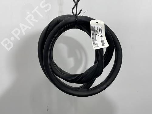 Gummiliste PEUGEOT 206+ (2L_, 2M_) 1.4 i (73 hp) 32219928