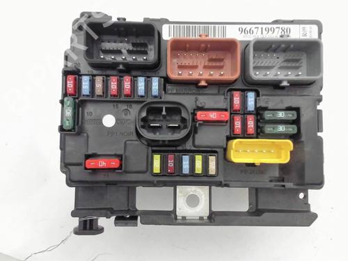 Used Fuse box Fuse box 39576063 39576063