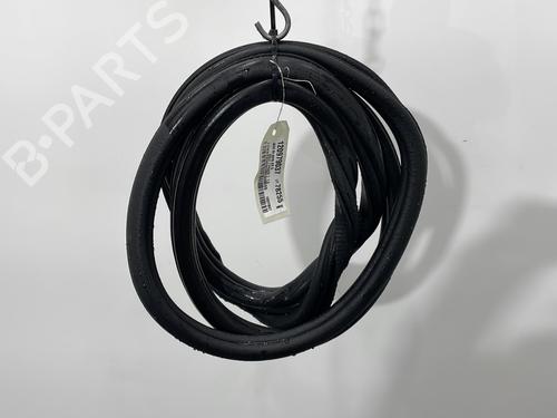Used Rubber door seal VW GOLF VII (5G1, BQ1, BE1, BE2) 1.6 TDI (105 hp) 32350179