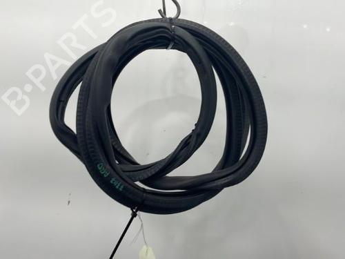 Used Rubber door seal PEUGEOT 308 II (LB_, LP_, LW_, LH_, L3_) 1.5 BlueHDI 100 (102 hp) 20396838