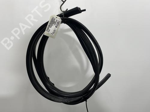 Used Rubber door seal DACIA SANDERO 1.6 16V Bifuel (105 hp) 30308528