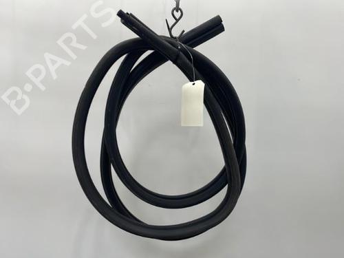 Used Rubber door seal Rubber door seal OPEL SINTRA (APV) 2.2 i 16V (OUN16, Y94) (141 hp) 20395797 20395797