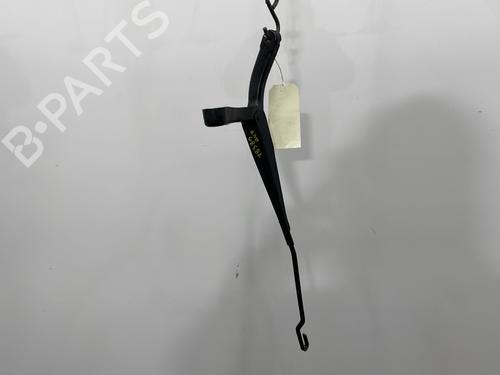 Used Front windshield wiper arm FORD MONDEO III (B5Y) 2.0 16V TDDi / TDCi (115 hp) 29604044