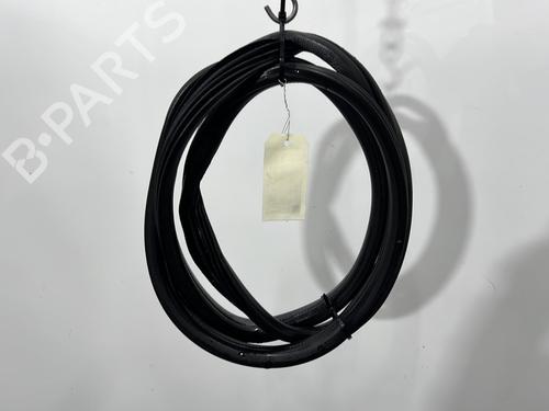Used Rubber door seal PEUGEOT 206+ (2L_, 2M_) 1.4 HDi eco 70 (68 hp) 32183048