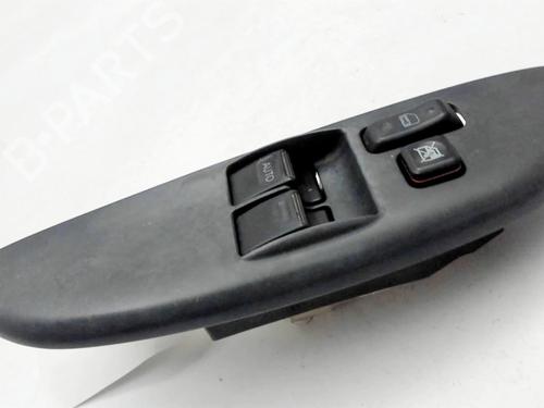 Pulsantiera anteriore sinistra Pulsantiera anteriore sinistra TOYOTA YARIS (_P1_) 1.3 (SCP12_, SCP13_, SCP12R, SCP13R) (87 hp) 37166112 37166112