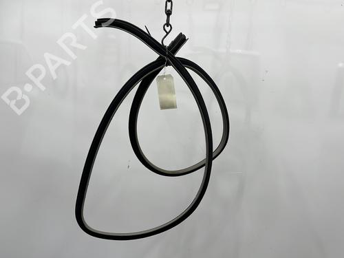 Gummiliste TOYOTA YARIS (_P9_) 1.4 D-4D (NLP90_, NLP90R) (90 hp) 27640676