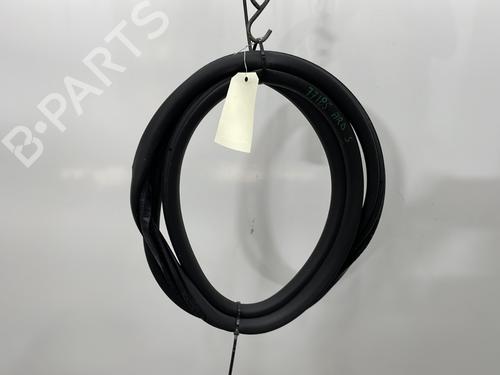 Used Rubber door seal PEUGEOT 3008 II SUV (MC_, MR_, MJ_, M4_) 1.6 BlueHDi 120 (120 hp) 27091954