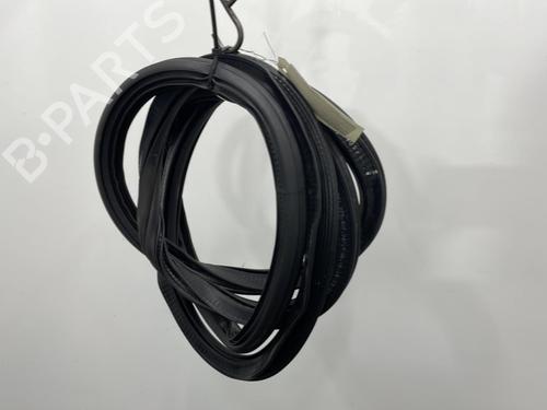 Used Rubber door seal SEAT ATECA (KH7, KHP) 1.6 TDI (115 hp) 20666002