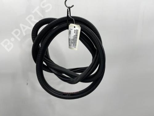 Used Rubber door seal PEUGEOT 3008 II SUV (MC_, MR_, MJ_, M4_) 1.2 THP/ PureTech 130 (MRHNSM, MRHNSU, MRHNSJ, MRHNYW,... (131 hp) 20387341