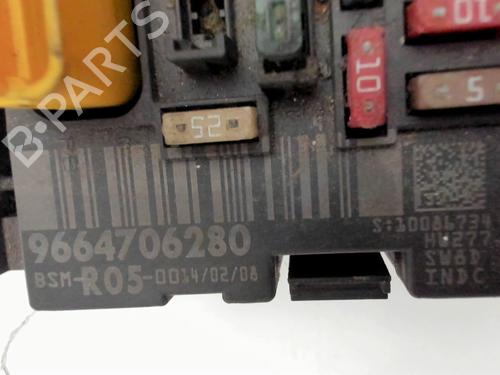 Used Fuse box Fuse box PEUGEOT 308 I (4A_, 4C_) 1.6 HDi (109 hp) 35892681 35892681