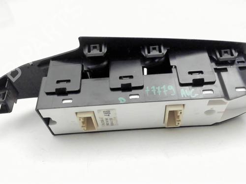 Used Left front window switch Left front window switch MAZDA 3 (BM, BN) [2013-2019] 35892641 35892641