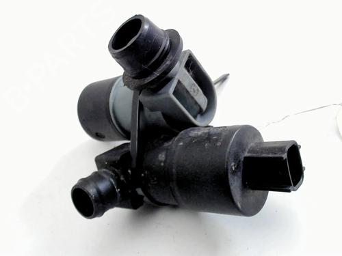 Used Washer pump Washer pump TOYOTA YARIS (_P13_) 1.5 Hybrid (NHP130_, NHP130) (101 hp) 31074580 31074580