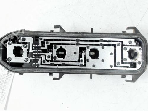 Used Lamp holder Lamp holder RENAULT CLIO II (BB_, CB_) 1.2 (BB0A, BB0F, BB10, BB1K, BB28, BB2D, BB2H, CB0A,... (58 hp) 36526084 36526084