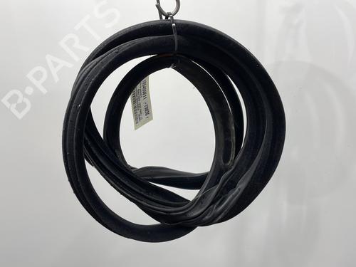 Used Rubber door seal LAND ROVER RANGE ROVER SPORT I (L320) 3.6 D 4x4 (272 hp) 25861577