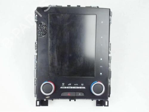 display-renault-megane-iv-hatchback-b9amn_-2015-39733683 main image