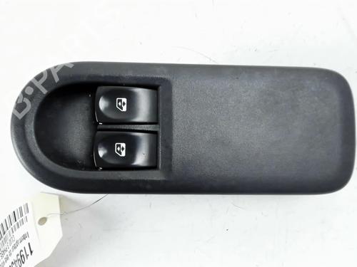 Used Left front window switch RENAULT CLIO III (BR0/1, CR0/1) 1.5 dCi (BR17, CR17) (86 hp) 32138799