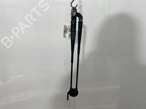 Used Front windshield wiper arm RENAULT TWINGO I (C06_) 1.2 (C066, C068) (58 hp) 31074642