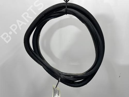Used Rubber door seal PEUGEOT 308 II (LB_, LP_, LW_, LH_, L3_) 1.5 BlueHDi 130 (131 hp) 29603932