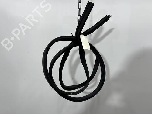 Used Rubber door seal RENAULT CLIO I (B/C57_, 5/357_) 1.2 (B/C/S572) (60 hp) 32350272