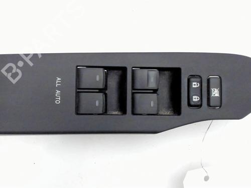 Fensterheberschalter links vorne für TOYOTA AURIS (_E18_) 1.8 Hybrid (ZWE186_, ZWE186R) (136 hp) 33131278