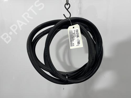 Used Rubber door seal PEUGEOT 3008 I MPV (0U_) 1.6 BlueHDi 120 (120 hp) 32014029
