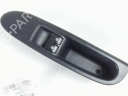 Used Left front window switch RENAULT CLIO II (BB_, CB_) 1.2 (BB0A, BB0F, BB10, BB1K, BB28, BB2D, BB2H, CB0A,... (58 hp) 25773883