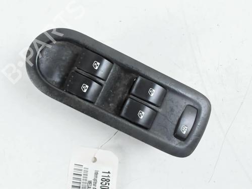 Used Left front window switch RENAULT MEGANE II (BM0/1_, CM0/1_) 1.5 dCi (BM02, BM13, BM2A, CM02, CM13) (101 hp) 31355391