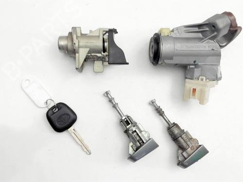 Rattlås /Tenningslås TOYOTA YARIS (_P9_) 1.4 D-4D (NLP90_, NLP90R) (90 hp) 30912864