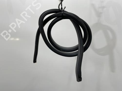 Used Rubber door seal HYUNDAI SANTA FÉ I (SM) 2.0 CRDi 4x4 (125 hp) 26964582