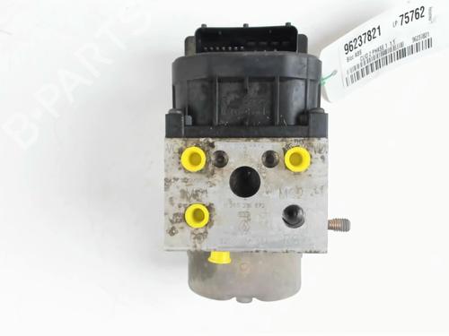Used ABS pump RENAULT CLIO II (BB_, CB_) 1.2 (BB0A, BB0F, BB10, BB1K, BB28, BB2D, BB2H, CB0A,... (58 hp) 21565404