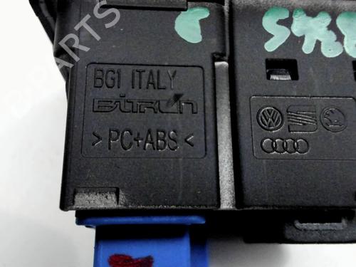 Used Warning switch Warning switch VW GOLF VII (5G1, BQ1, BE1, BE2) 1.6 TDI (105 hp) 33131389 33131389