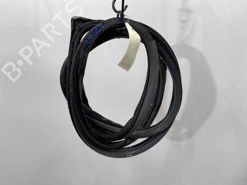 Used Rubber door seal HYUNDAI TUCSON (JM) 2.0 CRDi (140 hp) 26964648